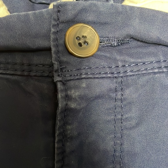 Old Navy Longer Length Navy Blue Chino Shorts - Picture 4 of 7